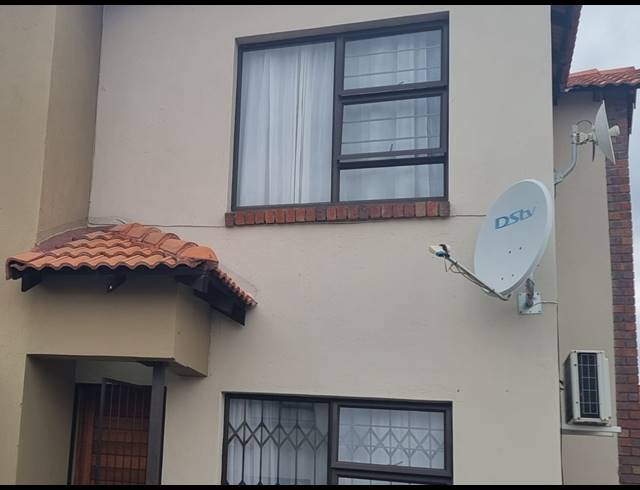 3 BEDROOM TOWNHOUSE FOR SALE IN WATERVAL EAST